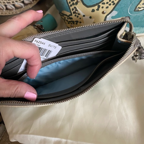 COACH BEACH PRINT BAG & ACCESSORIES EUC - Picture 5 of 16